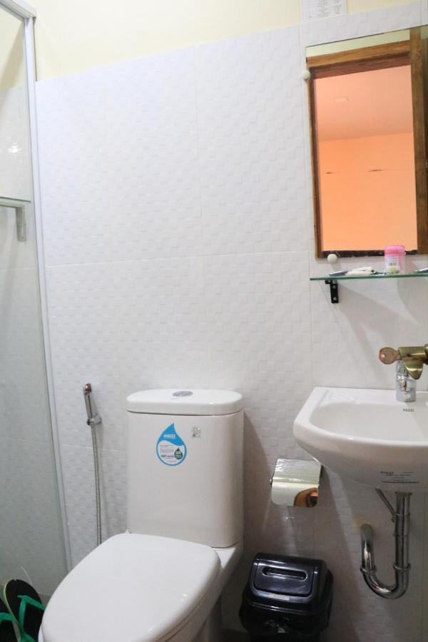 Anicia Guesthouse Rooms Paranaque City Exterior foto